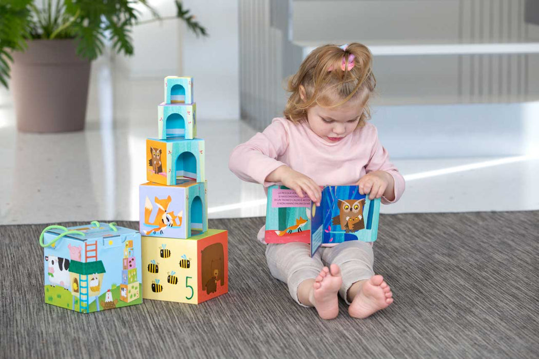Five building blocks plus a 10-page book.  It's a beautiful day on the farm and the baby animals are busy helping mummy and daddy with their daily chores.  Follow the baby chicks, rabbits, donkey, calf, and piglet. Construct a tower with the five building blocks and play along with the five figures of the baby animals presented in the book.  Read the lovely rhyming story, build a tower and play with the chick, rabbit, donkey, calf, and piglet figures.
